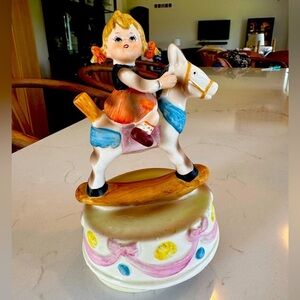 Source Unknown Vintage Collectible Figurine Music Box